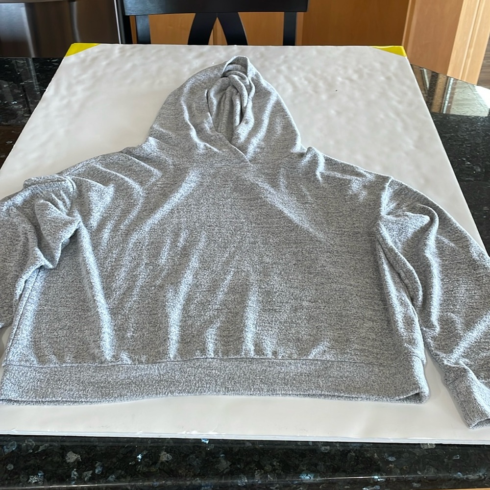 Gap size medium top soft fleece.